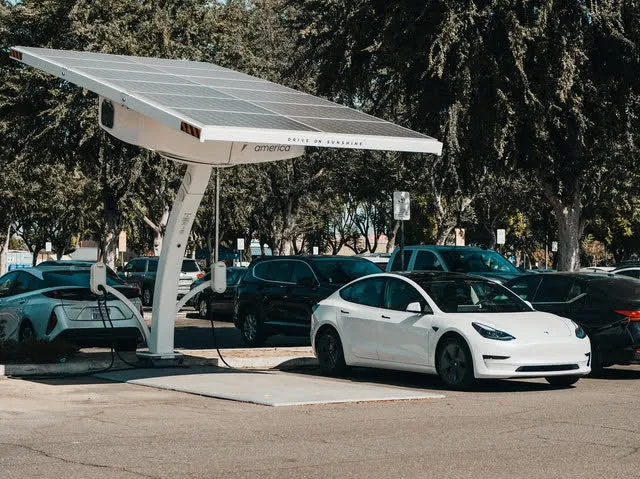 I bandi PNRR per le colonnine di ricarica delle auto elettriche